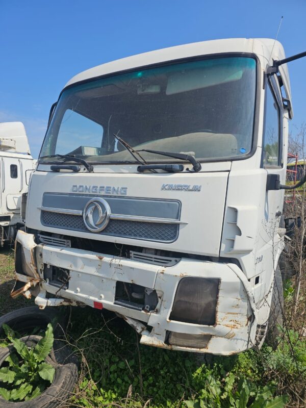 Camión DongFeng  en desarme