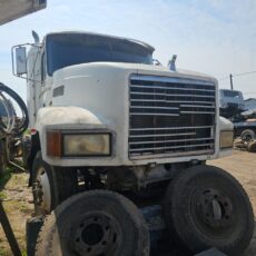 Camión Mack CH613 en desarme