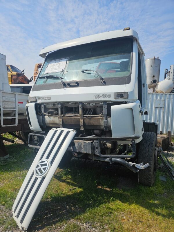 Camión Volkswagen 15-190 en desarme