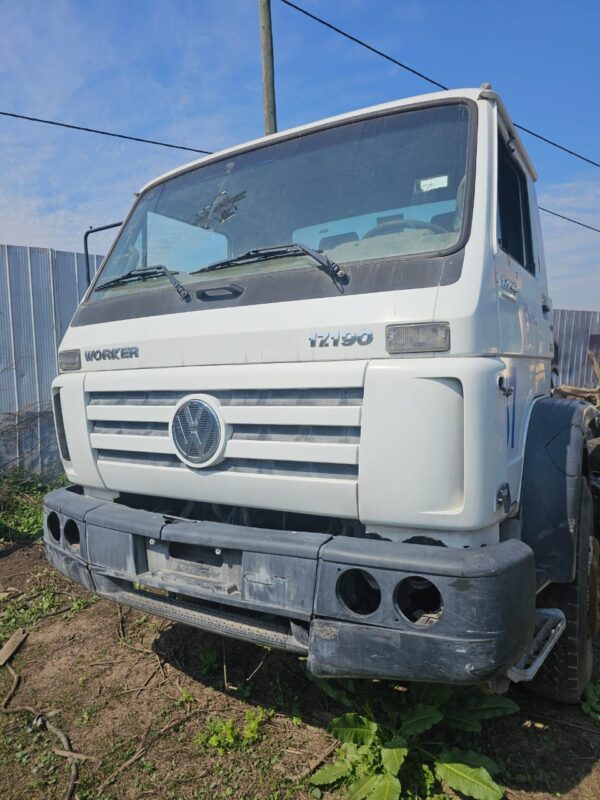 Camión Volkswagen en desarme - Imagen 2